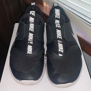 Kids Nike Flex Runner Size 2Y